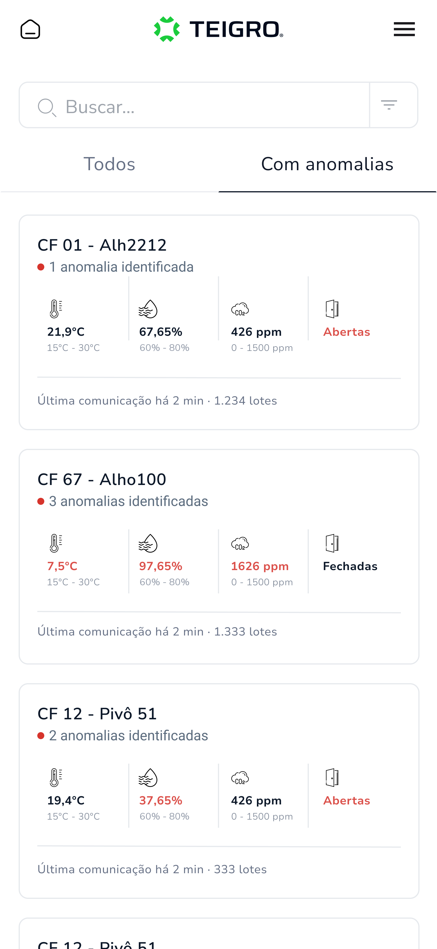 Lista de câmaras frias na aba Com anomalias, cada card com o número de anomalias identificadas e os valores fora do padrão em vermelho